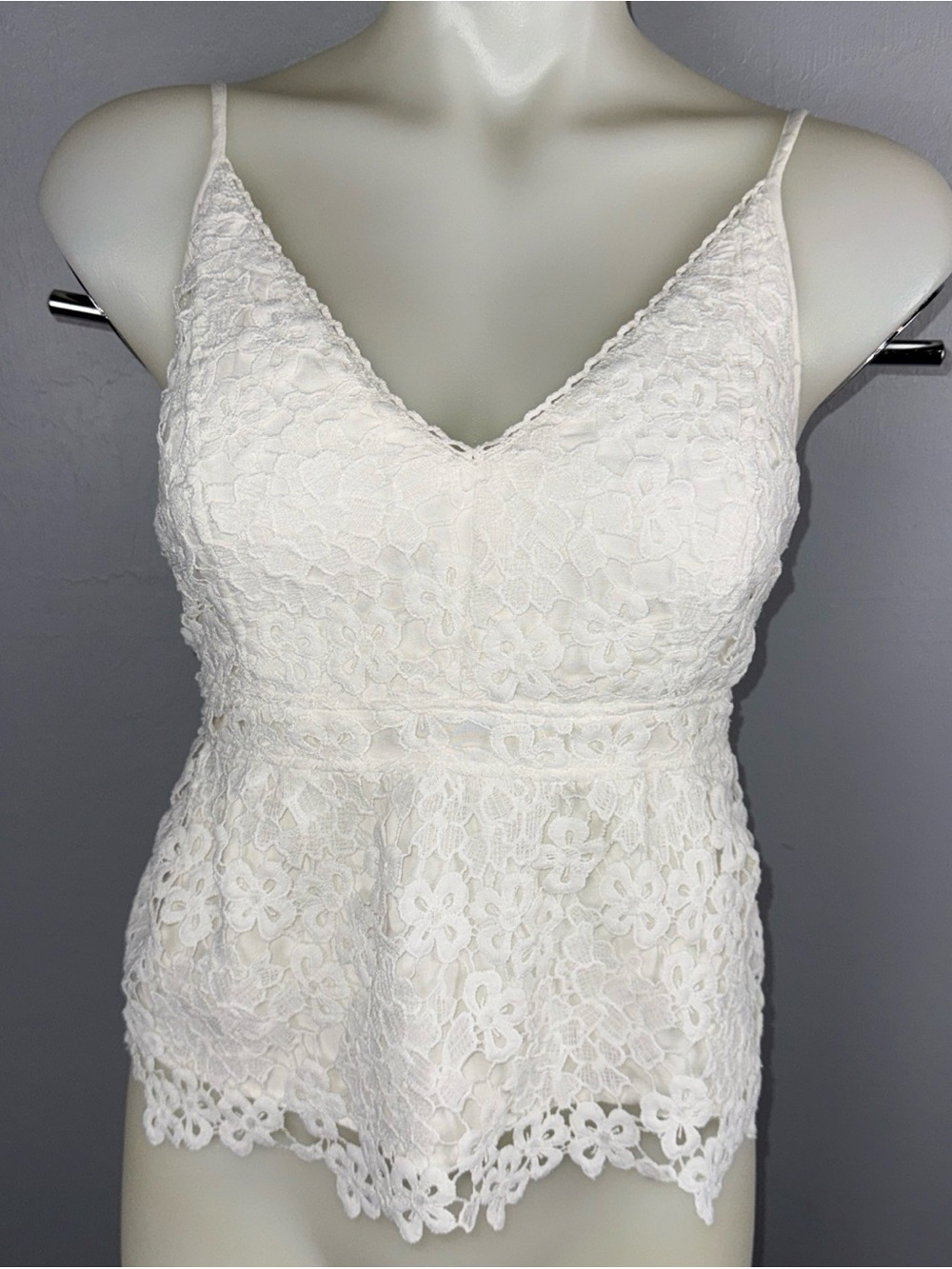 Abercrombie & Fitch White Floral Lace Peplum Tank Top Smocked sz Small